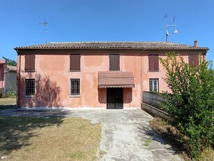 Villa in Vendita a Ferrara, zona Viconovo, 129'000€, 330 m²