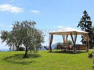 Villa in Vendita a La Spezia, zona Isola, 695'000€, 280 m², con Box