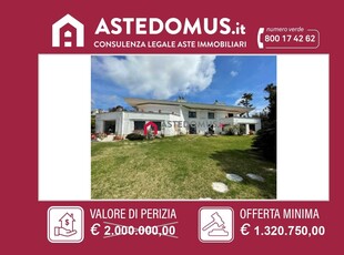 Villa in Vendita a Pozzuoli Via Montenuovo Licola Patria