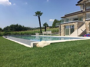 Villa in Via Costalunga 5 a Moniga del Garda
