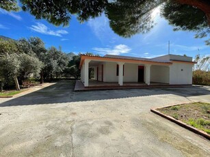 Villa in Via Delle Rose a Terrasini