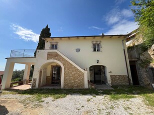 Villa seminuova in zona Rosignano Marittimo a Rosignano Marittimo