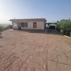 Villino abitabile in zona Villaggio Santa Barbara - Terrapelata a Caltanissetta