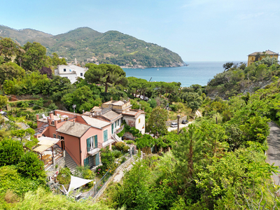 Appartamento 'Casa Glicine Sul Mare' con terrazza privata, giardino in comune e Wi-Fi