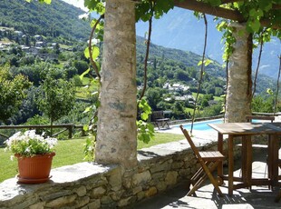 Appartamento con vista sulle montagne, piscina e parcheggio