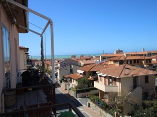 Appartamento in Vendita a San Vincenzo: Ottima Opportunità da Ristrutturare Vicino alle Spiagge