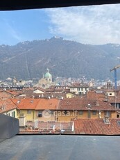 Appartamento in Vendita in Via Alessandro Volta 57 a Como