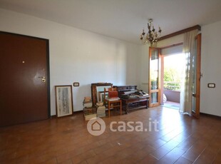 Appartamento in Vendita in Via Enrico Squaglia 55100 a Lucca