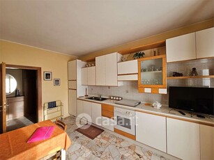 Appartamento in Vendita in Via Ferloni 37 a Bulgarograsso