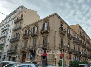 Appartamento in Vendita in Via Mariano Stabile 37 a Palermo
