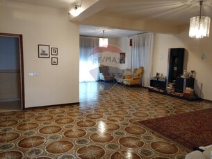 Appartamento in Via Filippo Juvara, Siracusa, 9 locali, 3 bagni