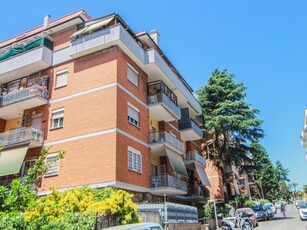 Appartamento in Via Giovanni Battista Gisleni, Roma, 2 bagni, 79 m²