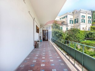 Appartamento in Via Michelangelo Schipa, Napoli, 8 locali, 2 bagni