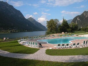 Appartamento sul lago con piscina e terrazza - Lago d'Idro 100m