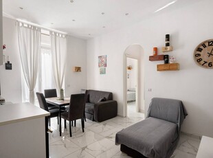 Appartamento 'Whiteandblacknapoli' con balcone, Wi-Fi e aria condizionata