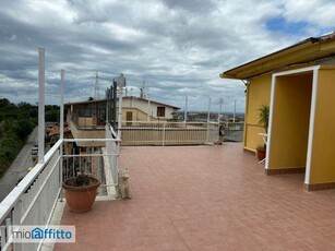 Bilocale arredato con terrazzo Centro