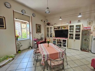 Bilocale in Via posidonia, Salerno, 2 bagni, 75 m², 1° piano