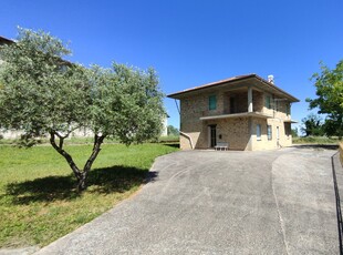 Casa 1 locale di 200 m² in Montalto delle Marche