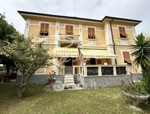 Casa Bi/Trifamiliare in Vendita in Stradone D'Oria a La Spezia