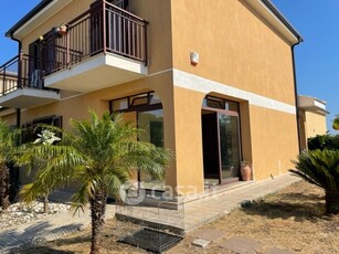 Casa Bi/Trifamiliare in Vendita in Traversa Sinerchia a Siracusa