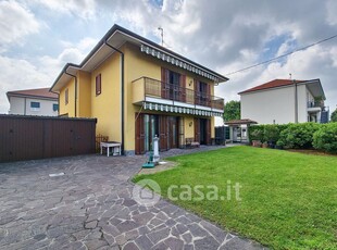 Casa Bi/Trifamiliare in Vendita in Via Antonio Fogazzaro a Vimercate