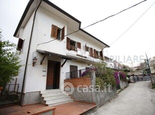 Casa Bi/Trifamiliare in Vendita in Via Casalina 11 a Carrara