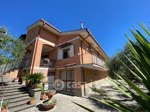 Casa Bi/Trifamiliare in Vendita in Via del Frantoio 14 a Formello