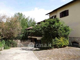 Casa Bi/Trifamiliare in Vendita in Via della Liberazione a L'Aquila
