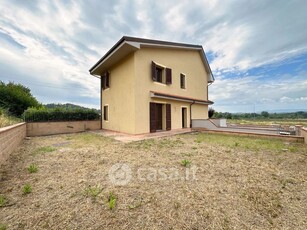 Casa Bi/Trifamiliare in Vendita in Via Goito a Pontedera