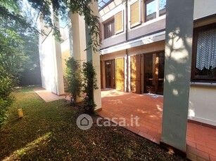 Casa Bi/Trifamiliare in Vendita in Via Mantova a Parma