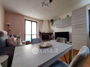 Casa Bi/Trifamiliare in Vendita in Via Robiasca a Barzio