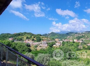 Casa Bi/Trifamiliare in Vendita in Via Santa Maria del Campo 21 a Salerno