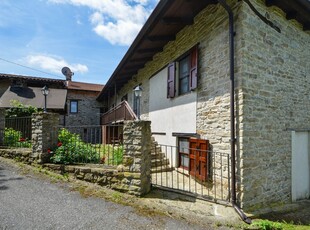 Casa di paese 8 locali di 160 m² in Prunetto