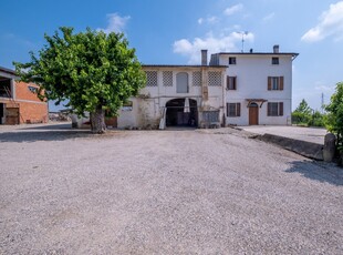 Casa indipendente 0 locali di 400 m² in Medole