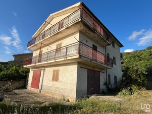 Casa indipendente 9 locali di 267 m² in -