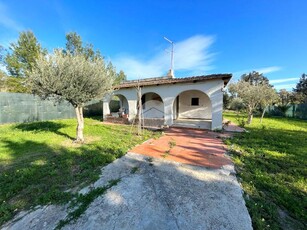 Casa indipendente in vendita