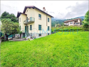 Villa in vendita a Abbadia Lariana