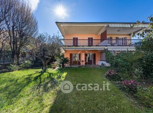 Casa indipendente in Vendita in pozze a Lonato del Garda