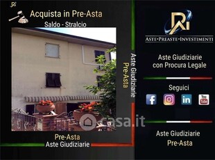 Casa indipendente in Vendita in Via della Chiesa IV 252 a Lucca