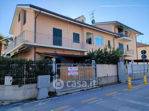 Casa indipendente in Vendita in Via Gabriele D'Annunzio 74 a Tortoreto
