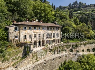 Casa indipendente in Vendita in Via Lavanderio 11 a Bergamo