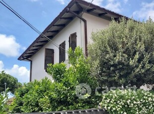 Casa indipendente in Vendita in Via provinciale Carrara Avenza a Carrara