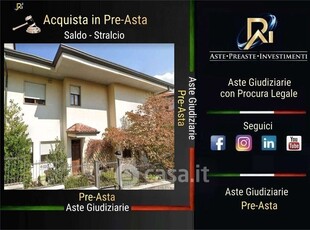 Casa indipendente in Vendita in Via Ruggero Settimo 18 a Varese