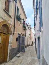 Casa indipendente in Via Martiri Pennesi, Loreto Aprutino, 4 locali