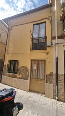 Casa singola in Vicolo Scalzo in zona Via Don Bosco,via Gabara,zona Calvario a San Cataldo