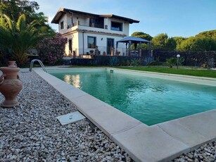 Casa vacanze 'Blue Green' con vista sulle montagne, piscina privata e Wi-Fi