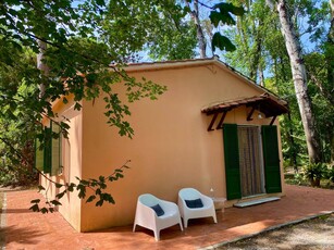 Casa Vacanze 'La Casa Nel Bosco Vicino Al Mare' con giardino privato e Wi-Fi