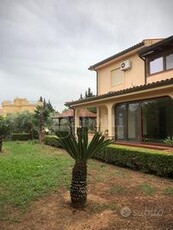 Elegante villa su 2 livelli, con esterni V/109