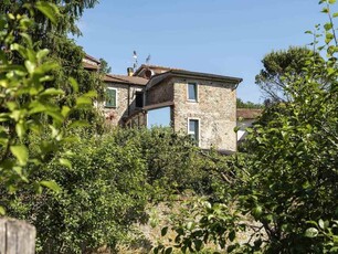 In Vendita: Affascinante Abitazione Semi-Indipendente con Vista Panoramica a Aulla, Lunigiana