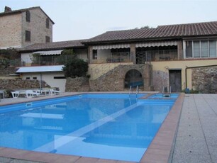 In Vendita: Agriturismo Ristrutturato con Piscina e Giardino a Follonica, Toscana